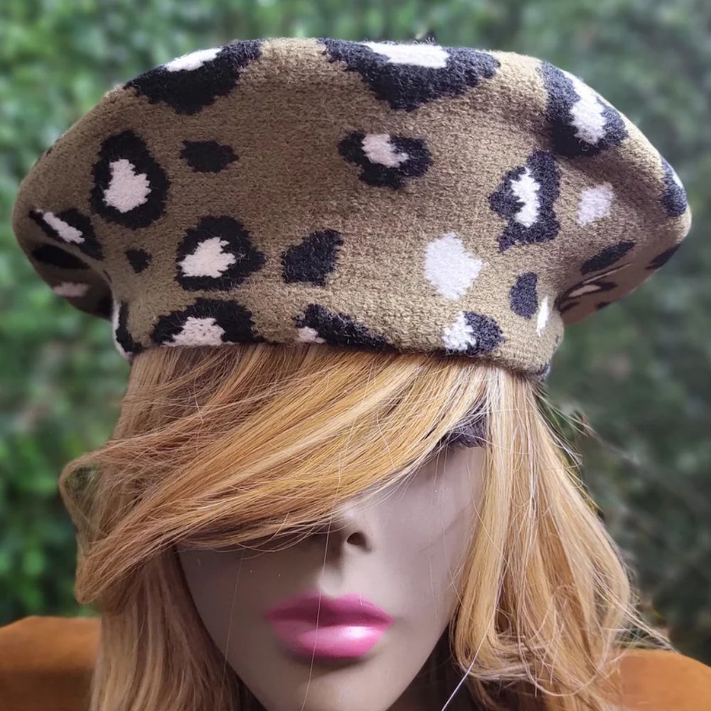 OLIVE GREEN AND WHITE LEOPARD PRINT BERET